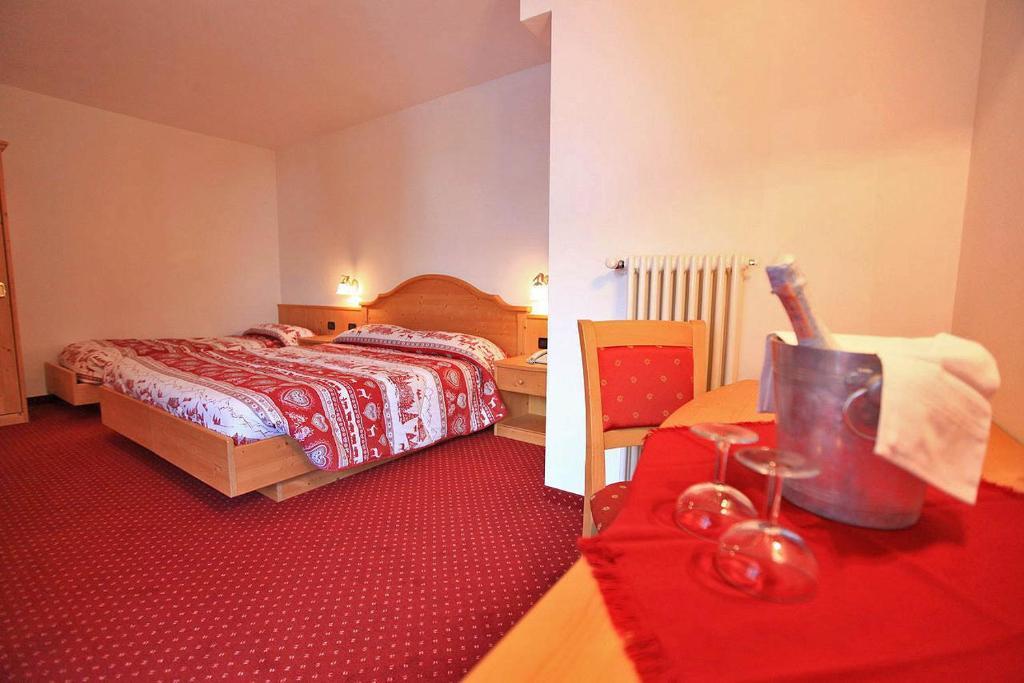 Hotel Vigo Vigo di Fassa Room photo